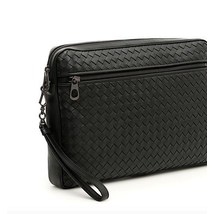 Bottega Veneta Men's Clutch bag in Black with Shoulder Strap 493939 VQ13%