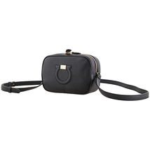 Ferragamo Ferragamo Gancini Camera Bag- Black 21H006 726255