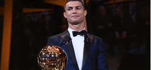 BÓC MÁC TRANG PHỤC CỦA CRISTIANO RONALDO TẠI LỄ TRAO GIẢI QUẢ BÓNG VÀNG 2017