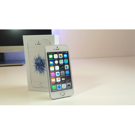 Apple iPhone SE 32 GB Unlocked, Silver