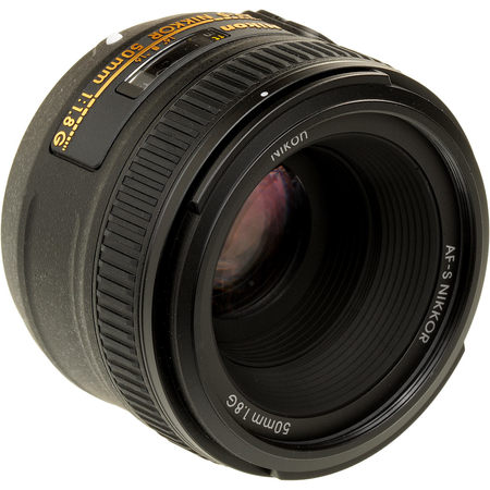 Nikon AF-S FX NIKKOR 50mm f/1.8G Lens with Auto Focus for Nikon DSLR Cameras