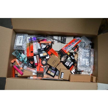 Revlon Assorted New Overstock Cosmetic & Accessory Lots 250 units