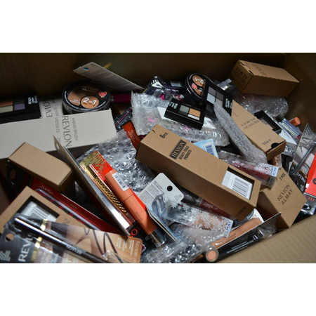 Revlon Assorted New Overstock Cosmetic & Accessory Lots 250 units