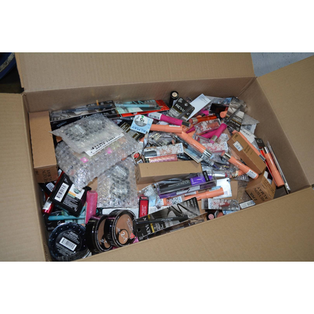 Revlon Assorted New Overstock Cosmetic & Accessory Lots 250 units