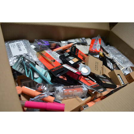 Revlon Assorted New Overstock Cosmetic & Accessory Lots 250 units